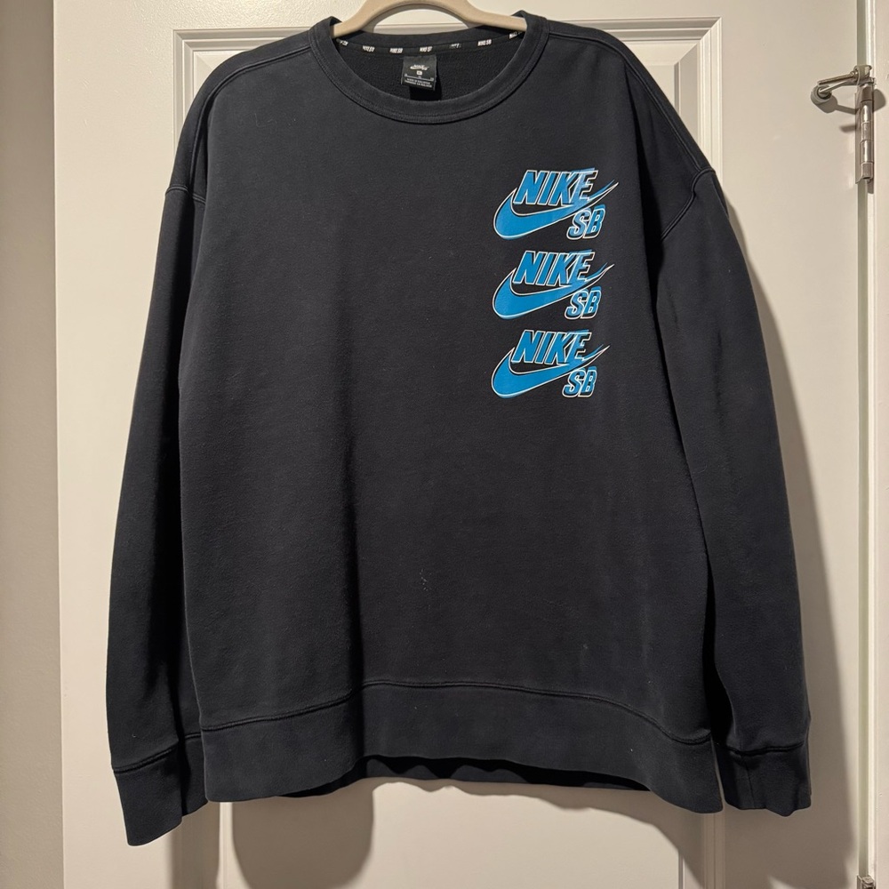 Nike SB Men's Black and Blue Crewneck Sweater
